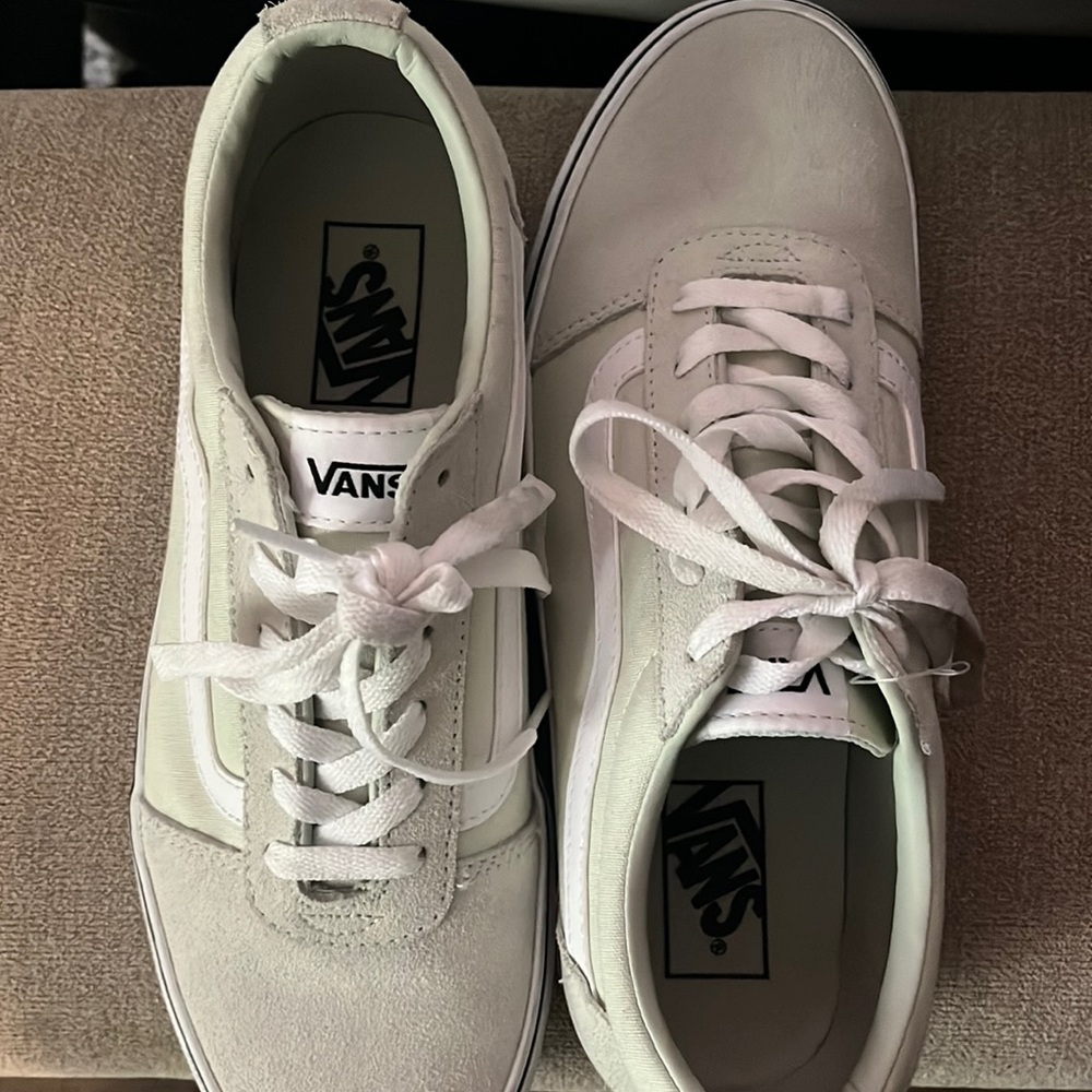 Vans- Mint- size 10 women’s